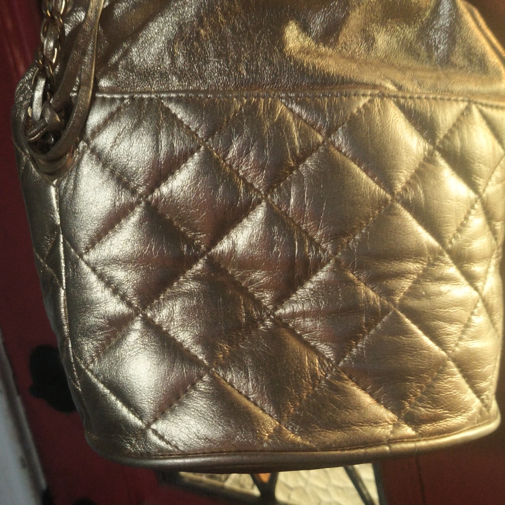 Chic Gold Quilted Bag - Picture 6 of 6
